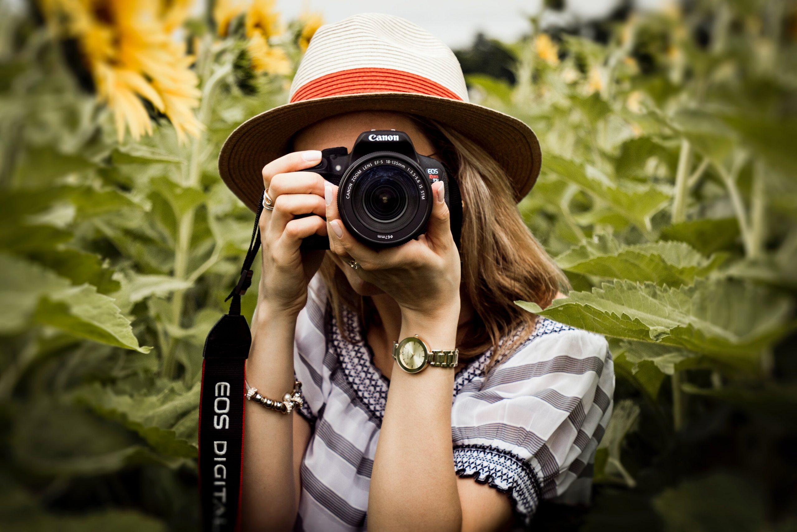 rsz woman holding camera